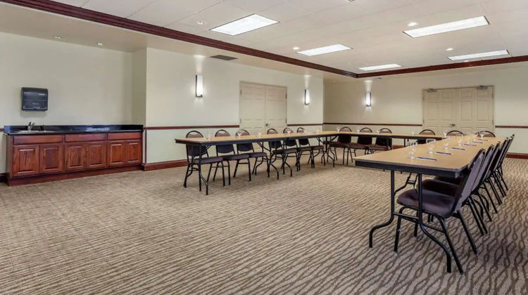 Holiday Inn Express & Suites Park Place Ballroom