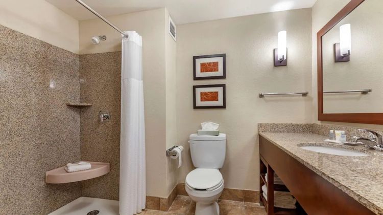 Holiday Inn Express & Suites Park Place Room