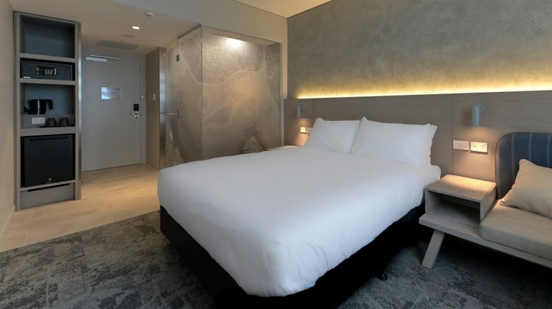 <b>Holiday Inn Express/Stes Sunshine Coast Room</b>. Images powered by <a href="https://www.leonardoworldwide.com/" title="Leonardo Worldwide" target="_blank">Leonardo</a>.