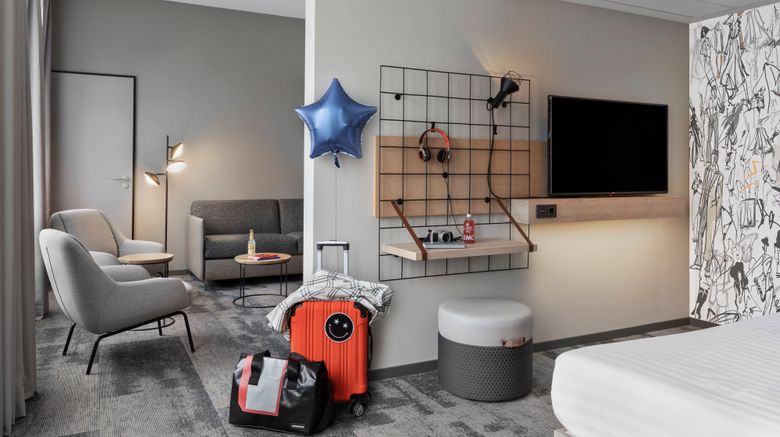 <b>Moxy Duesseldorf City Suite</b>. Images powered by <a href="https://www.leonardoworldwide.com/" title="Leonardo Worldwide" target="_blank">Leonardo</a>.