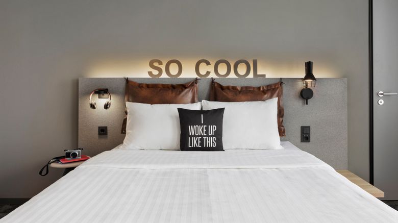 <b>Moxy Duesseldorf City Suite</b>. Images powered by <a href="https://www.leonardoworldwide.com/" title="Leonardo Worldwide" target="_blank">Leonardo</a>.