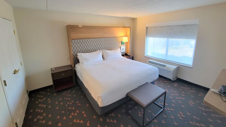 Holiday Inn Hotel & Suites Ann Arbor Suite