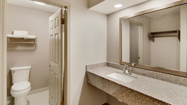 Red Roof Inn & Stes Pensacola-NAS Corry Room