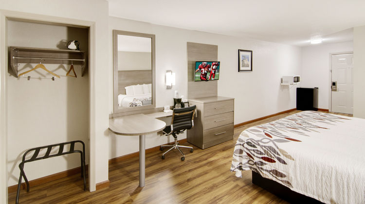 Red Roof Inn & Stes Pensacola-NAS Corry Room