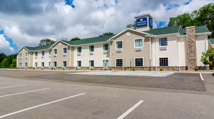 Cobblestone Hotel & Suites Harborcreek Exterior
