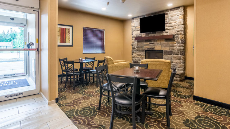 Cobblestone Hotel & Suites Harborcreek Lobby
