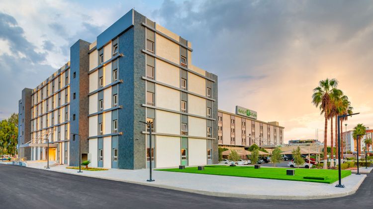 Holiday Inn Tabuk Exterior