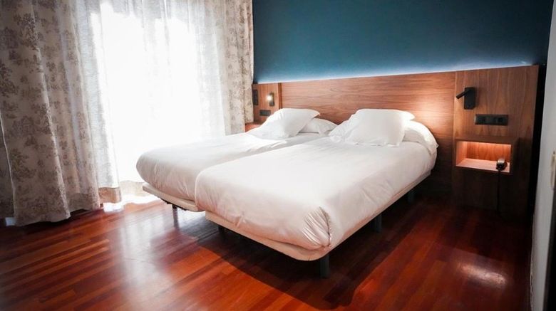 <b>Paris Spa Hotel Room</b>. Images powered by <a href="https://www.leonardoworldwide.com/" title="Leonardo Worldwide" target="_blank">Leonardo</a>.