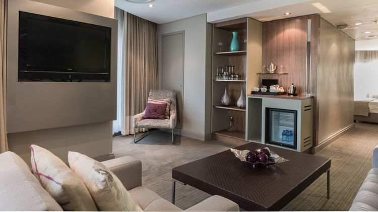 Holiday Inn Johannesburg Rosebank Suite