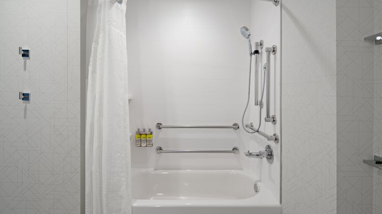 Holiday Inn Express & Suites Millennium Room