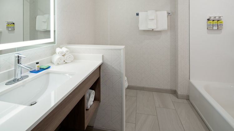 Holiday Inn Express & Suites Millennium Room