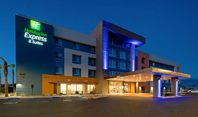Holiday Inn Express & Suites Millennium Exterior