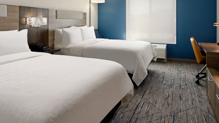 Holiday Inn Express & Suites Millennium Room