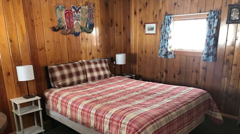 <b>Elkhorn Lodge Room</b>. Images powered by <a href="https://www.leonardoworldwide.com/" title="Leonardo Worldwide" target="_blank">Leonardo</a>.