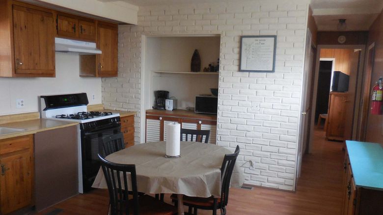 <b>Elkhorn Lodge Room</b>. Images powered by <a href="https://www.leonardoworldwide.com/" title="Leonardo Worldwide" target="_blank">Leonardo</a>.