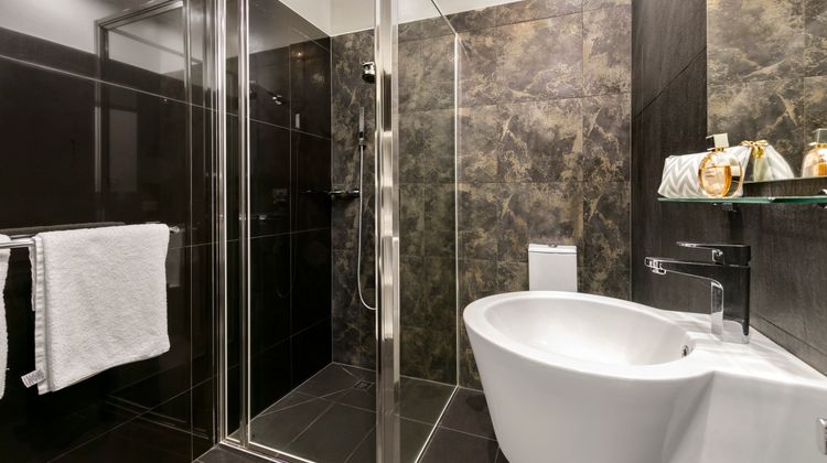 Quest Savoy Room