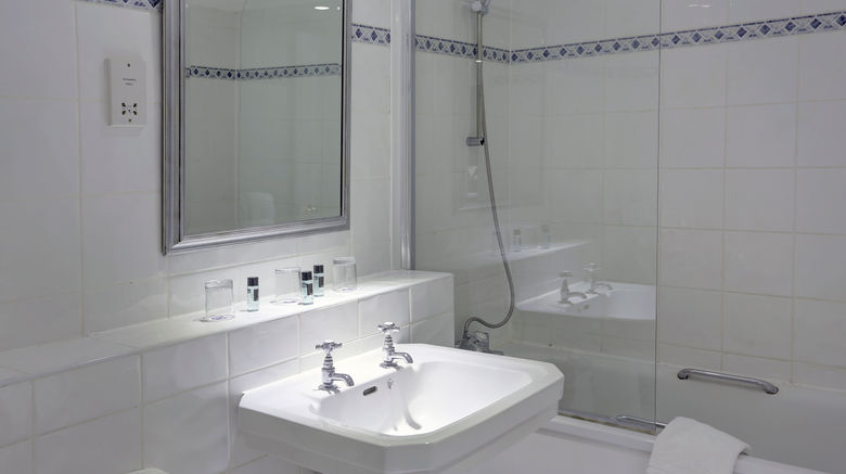 <b>Barons Court Hotel Room</b>. Images powered by <a href="https://www.leonardoworldwide.com/" title="Leonardo Worldwide" target="_blank">Leonardo</a>.