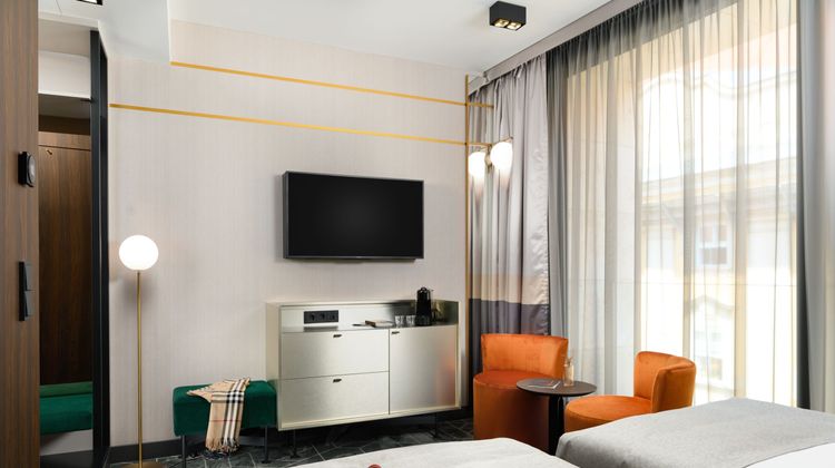 Emerald Hotel & Suites Room