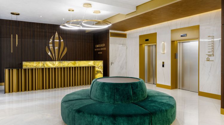 Emerald Hotel & Suites Lobby