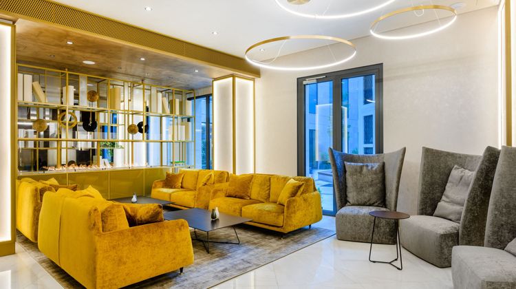 Emerald Hotel & Suites Lobby