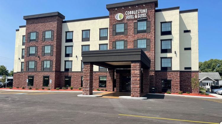 Cobblestone Hotel & Suites Little Chute Exterior