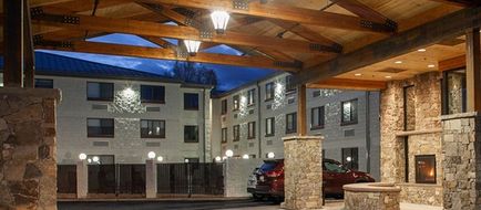 Red Feather Lodge Exterior