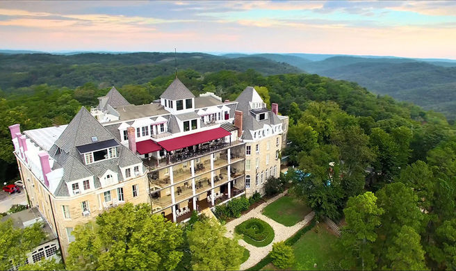 1886 Crescent Hotel & Spa Exterior