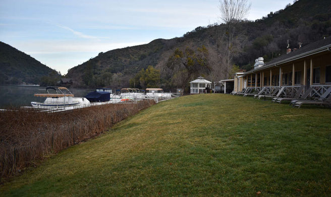 The Lodge At Blue Lakes Exterior