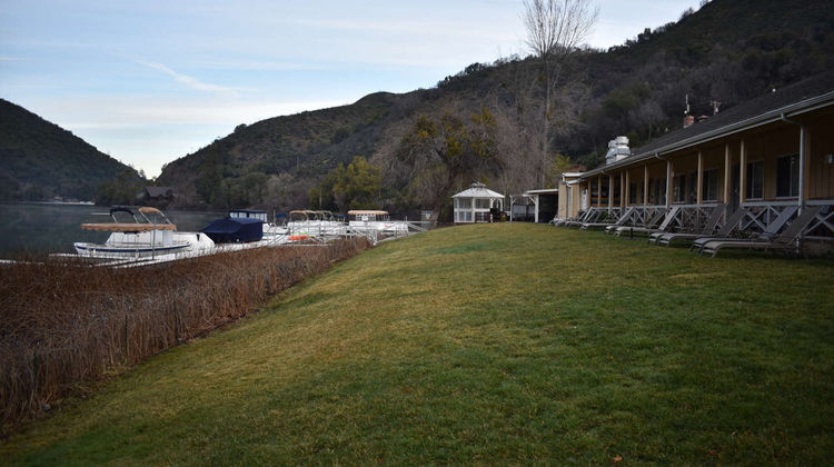 The Lodge At Blue Lakes Exterior