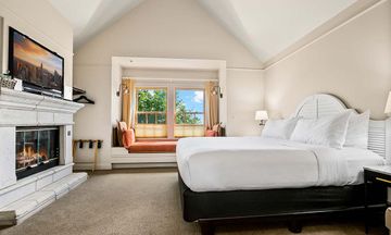 Saratoga Inn