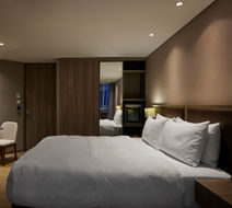 Binn Hotel Room