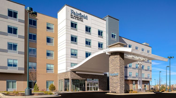 Fairfield Inn-Stes Airport-Gateway Park Exterior