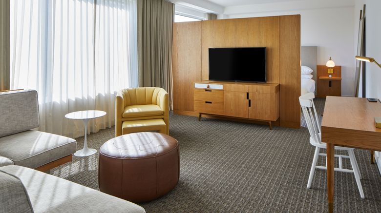 <b>Sarasota Modern, Tribute Portfolio Hotel Suite</b>. Images powered by <a href="https://www.leonardoworldwide.com/" title="Leonardo Worldwide" target="_blank">Leonardo</a>.