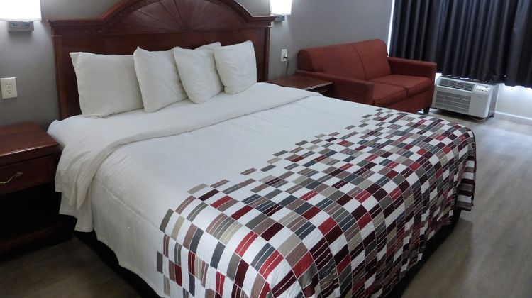 Red Roof Inn Walton - Richwood Room