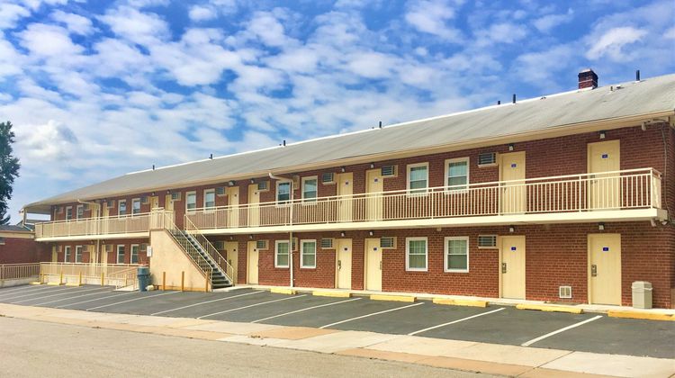 Red Carpet Inn Norristown Exterior