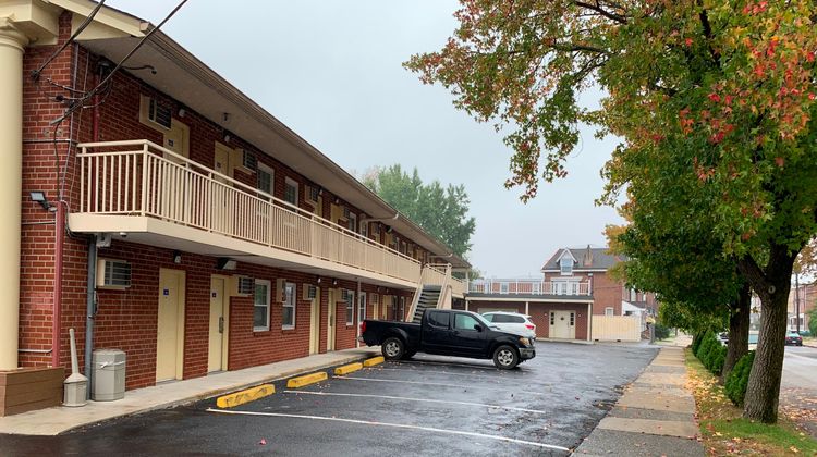 Red Carpet Inn Norristown Exterior