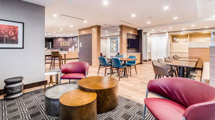TownePlace Suites Chicago Waukegan Lobby