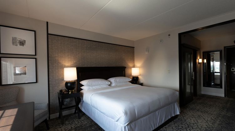 Sheraton Chicago Northbrook Hotel Room
