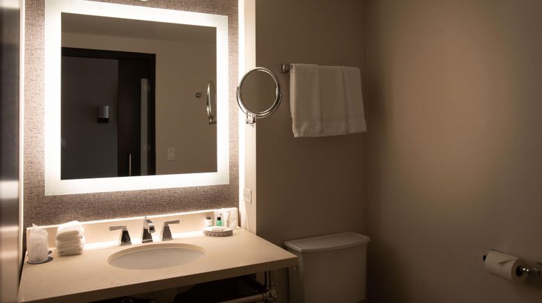 <b>Sheraton Chicago Northbrook Hotel Room</b>. Images powered by <a href="https://www.leonardoworldwide.com/" title="Leonardo Worldwide" target="_blank">Leonardo</a>.