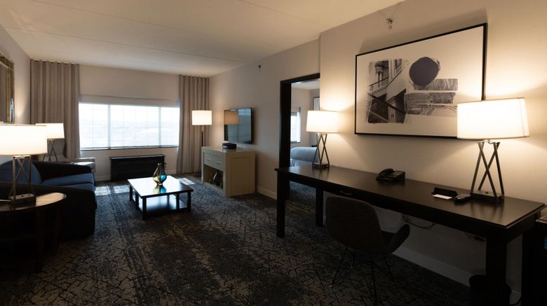 <b>Sheraton Chicago Northbrook Hotel Suite</b>. Images powered by <a href="https://www.leonardoworldwide.com/" title="Leonardo Worldwide" target="_blank">Leonardo</a>.