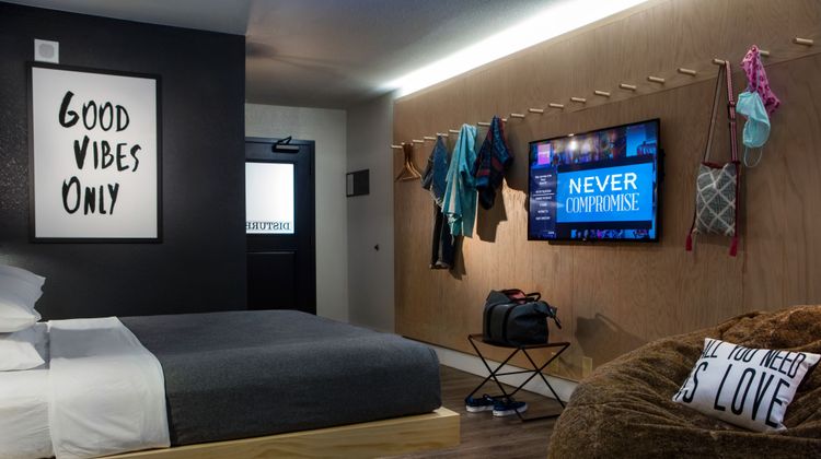 MOXY Phoenix Tempe Room