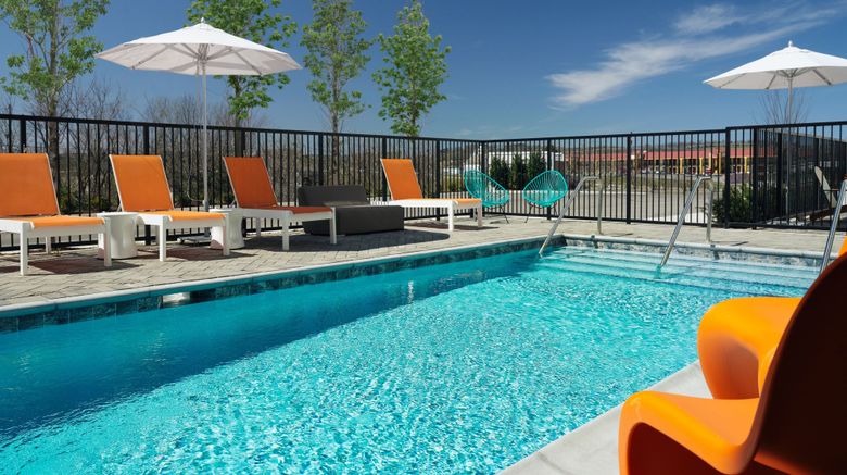 <b>Aloft Knoxville West Pool</b>. Images powered by <a href="https://www.leonardoworldwide.com/" title="Leonardo Worldwide" target="_blank">Leonardo</a>.