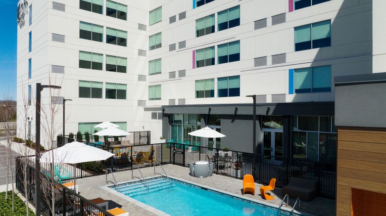 <b>Aloft Knoxville West Pool</b>. Images powered by <a href="https://www.leonardoworldwide.com/" title="Leonardo Worldwide" target="_blank">Leonardo</a>.