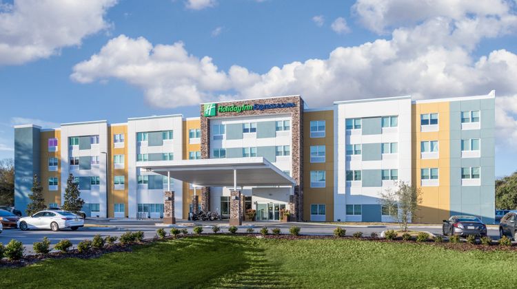 Holiday Inn Express & Suites Wildwood Exterior
