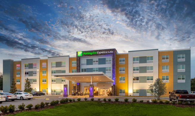 Holiday Inn Express & Suites Wildwood Exterior