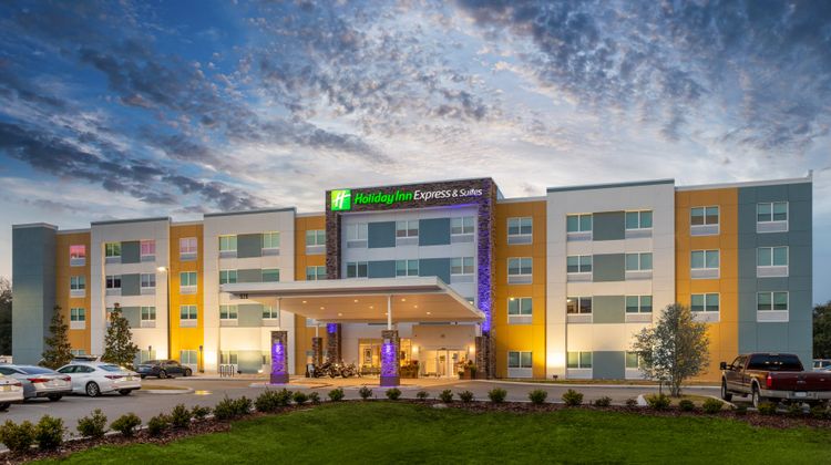 Holiday Inn Express & Suites Wildwood Exterior