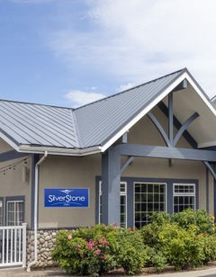 SilverStone Inn & Suites