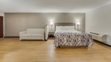 Red Roof Inn & Suites Newport Middletown Suite