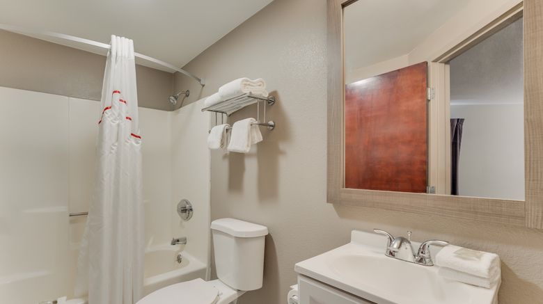 <b>Red Roof Inn & Suites Newport Middletown Room</b>. Images powered by <a href="https://www.leonardoworldwide.com/" title="Leonardo Worldwide" target="_blank">Leonardo</a>.