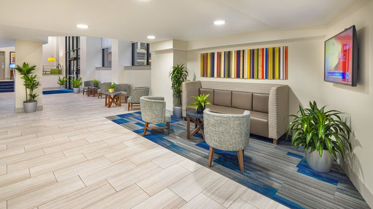 Holiday Inn Express Hotel & Suites Lobby